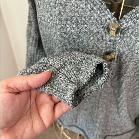 American Eagle gray neck long sleeve top with button detail  size XS/S - Picture 2 of 10